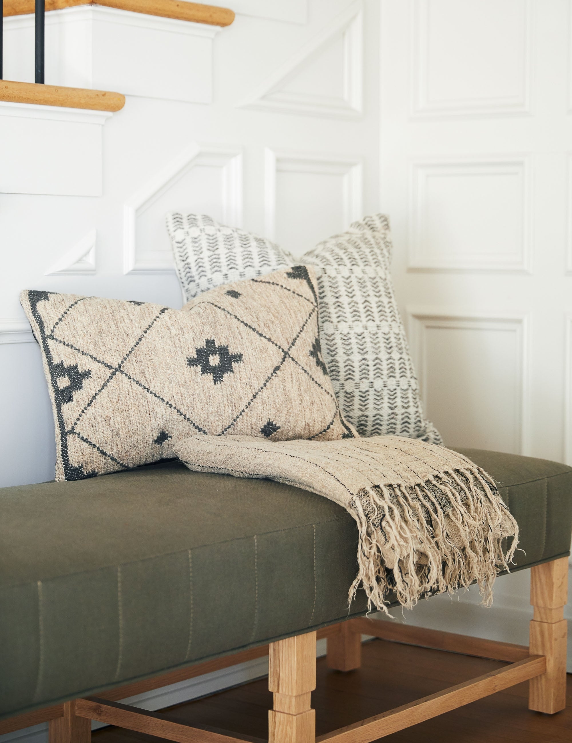 Coussin tissé avec motif géométrique