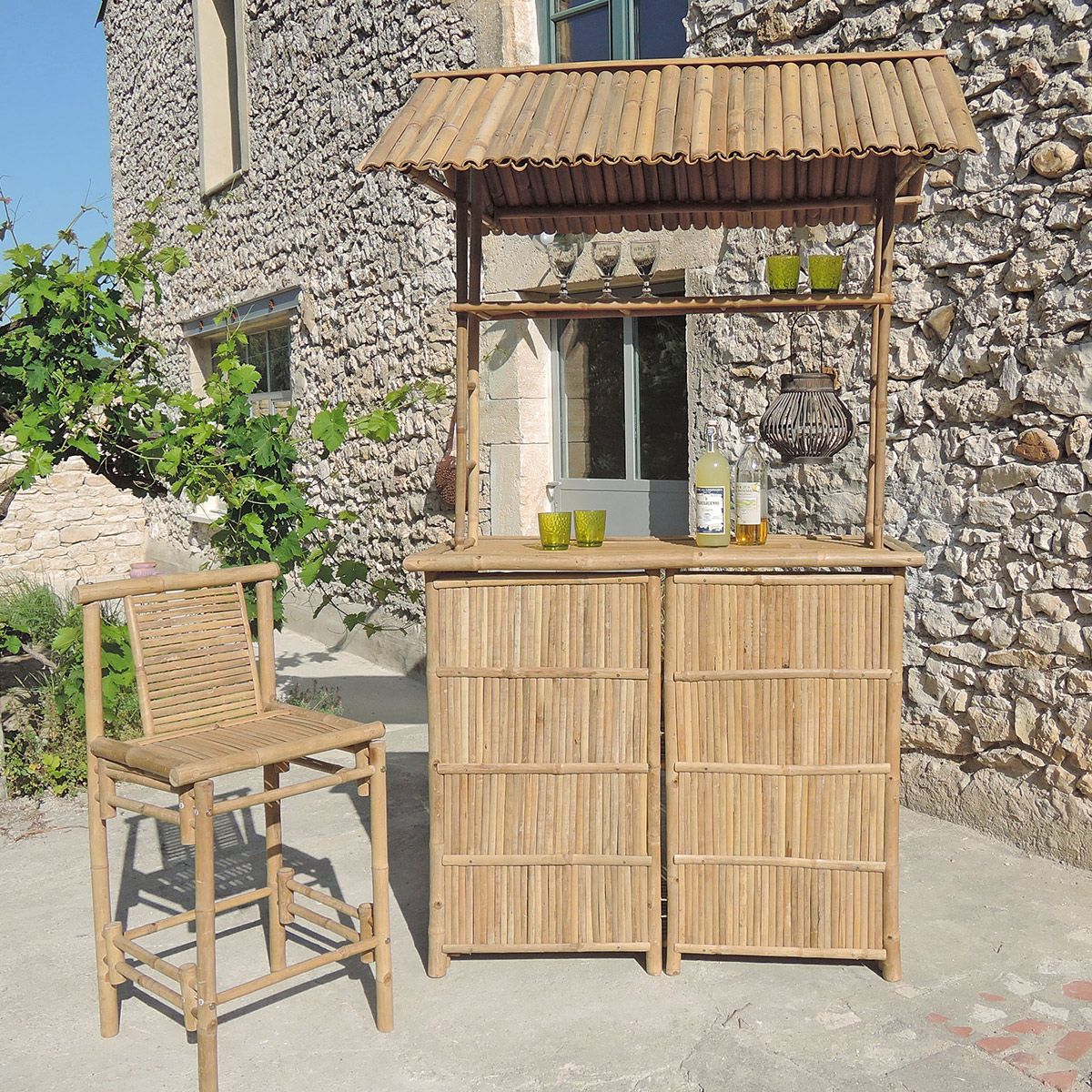 Cannes - Bar de style en bambou naturel