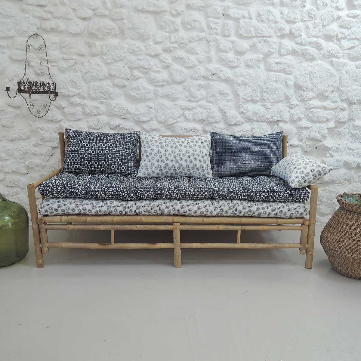 Cannes - Banc de jardin en bambou naturel avec coussin écru en toile de coton