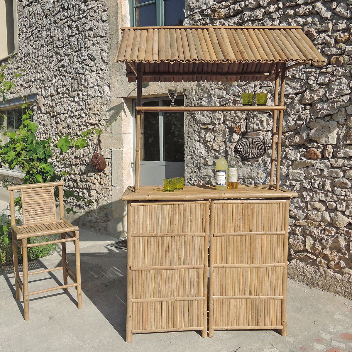 Cannes - Bar de style en bambou naturel