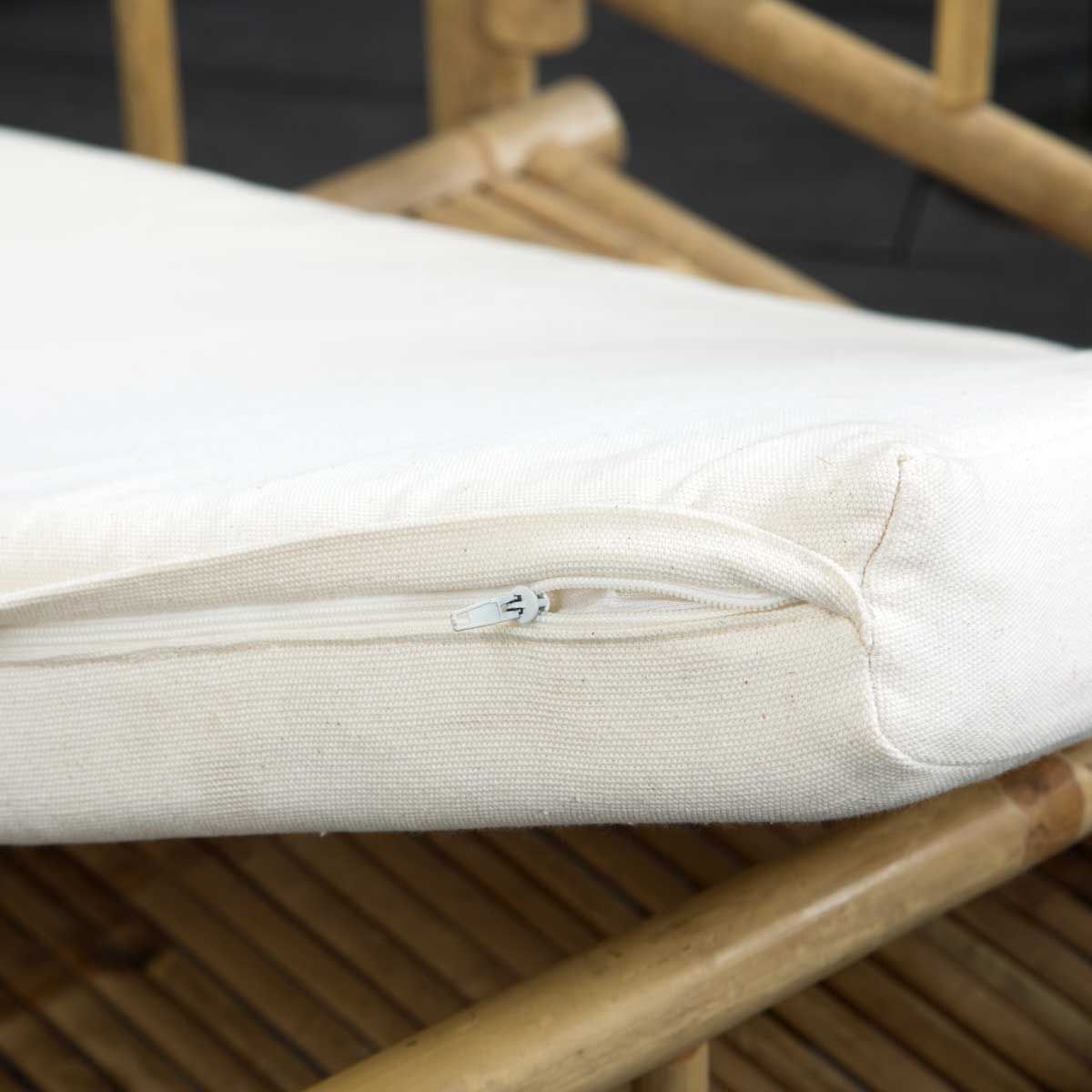 Cannes - Banc de jardin en bambou naturel avec coussin écru en toile de coton